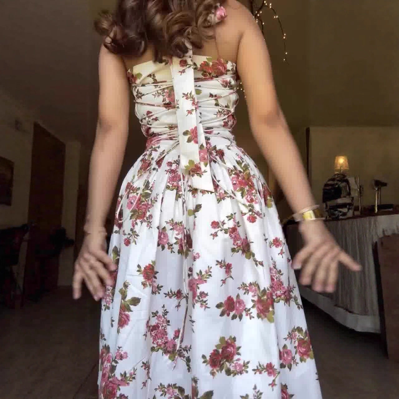 🌹 Vintage-Inspired Floral Halter Dress - kavyachic