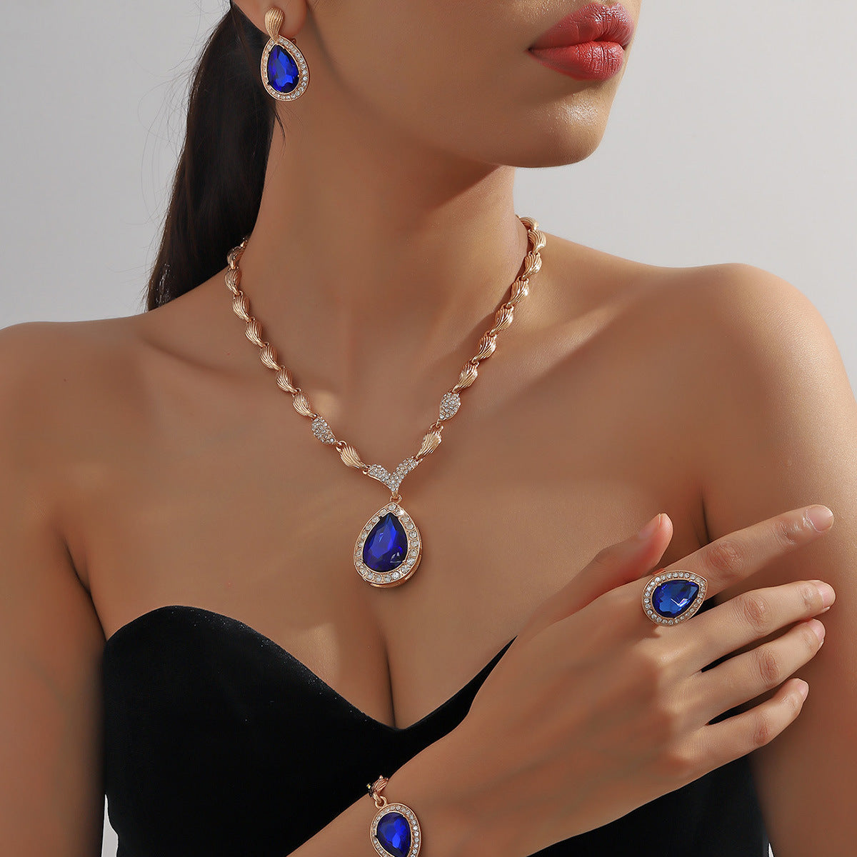 Vintage Fashion Jewelry Set Necklace Earrings Alloy Four-piece Set - kavyachic