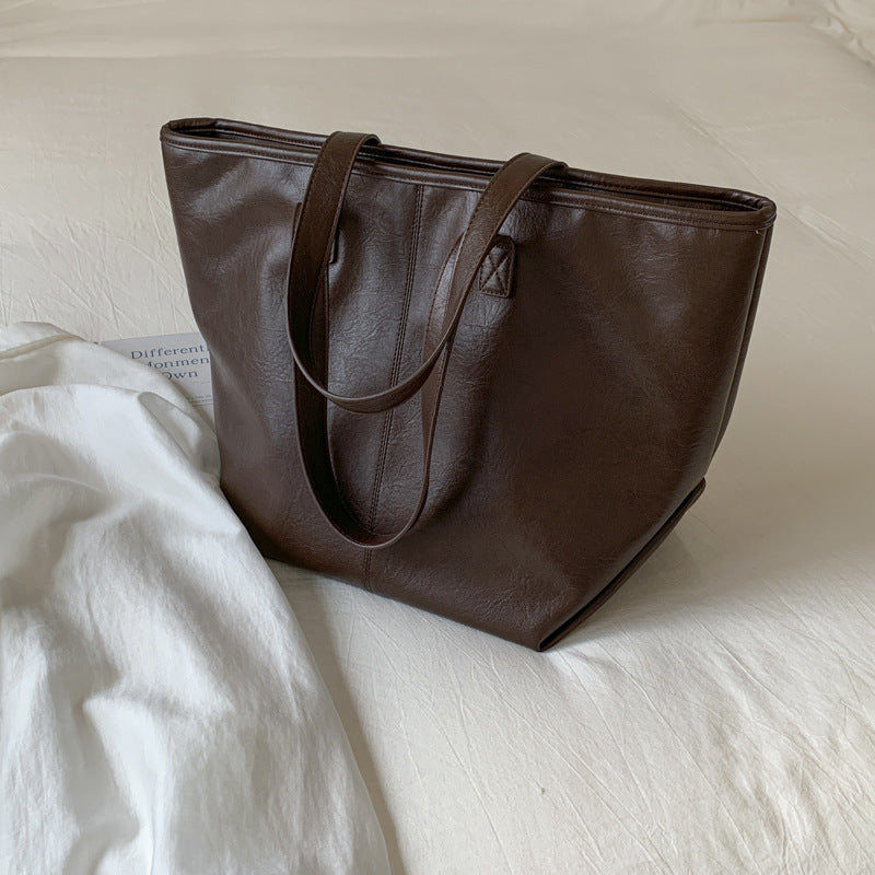 Oversized Leather Tote Bag: Effortless Style for Everyday