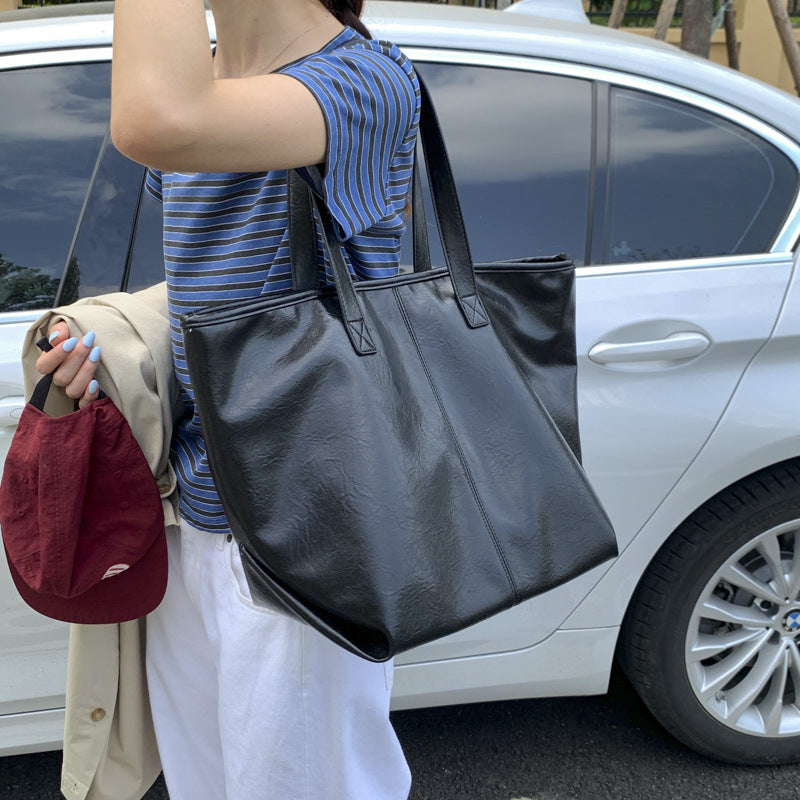 Oversized Leather Tote Bag: Effortless Style for Everyday