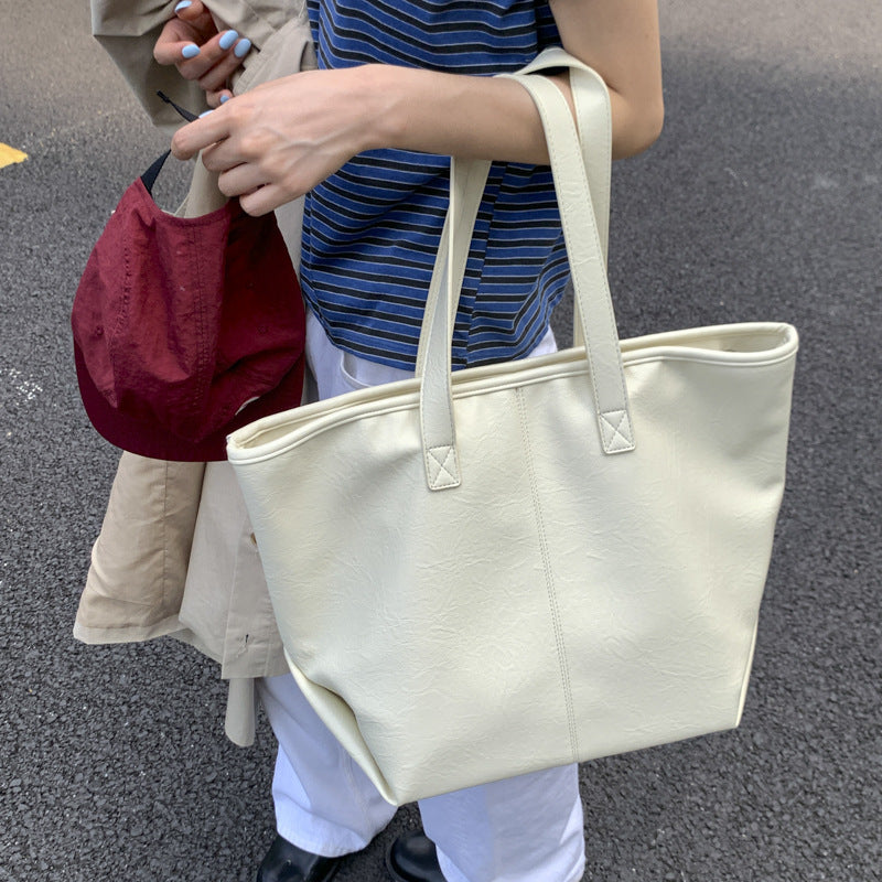 Oversized Leather Tote Bag: Effortless Style for Everyday