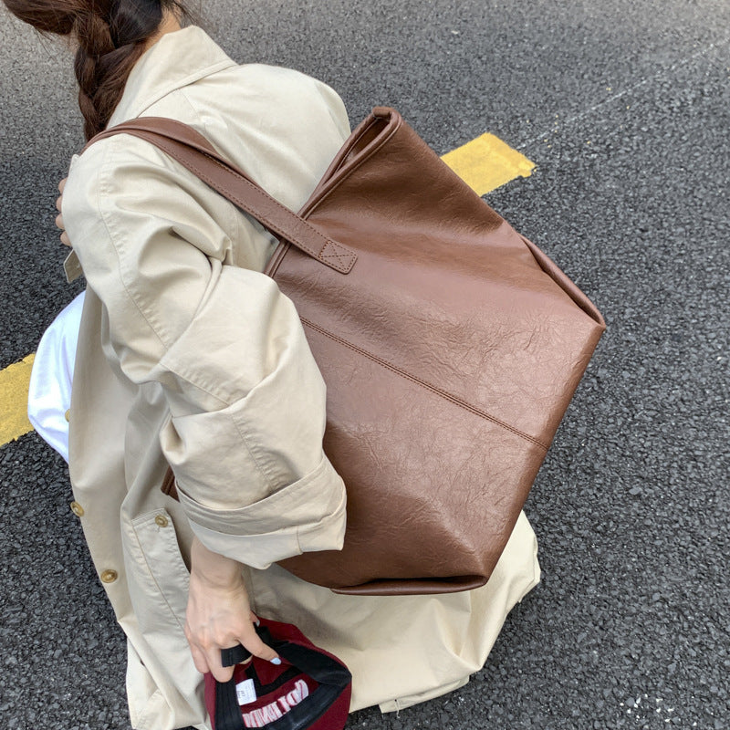 Oversized Leather Tote Bag: Effortless Style for Everyday